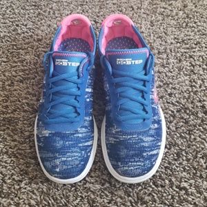 Sketchers GoStep with Goga Mat Technology